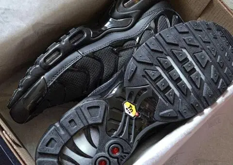 Чоловічі кросівки Nike Air Max Plus Tn 'Black' Розміри 40-45 - 3/3