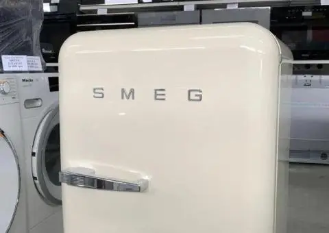 Маленький холодильник SMEG FAB 10 RCR6 Italy бежевий холодильник - 1/3