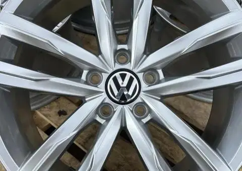 5х112 r18 диски оригінал R line vw Golf  Passat Tiguan - 1/3