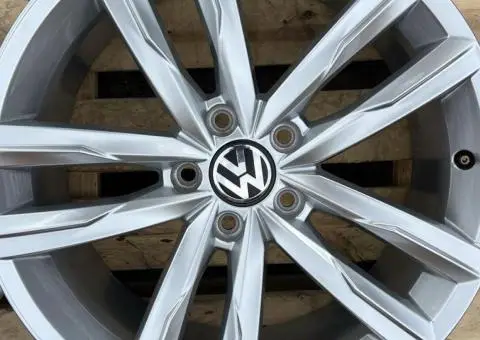 5х112 r18 диски оригінал R line vw Golf  Passat Tiguan - 2/3