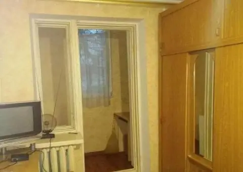 Продам комнату 10,5кв.м с балконом ул. Марш. Малиновского - 2/3
