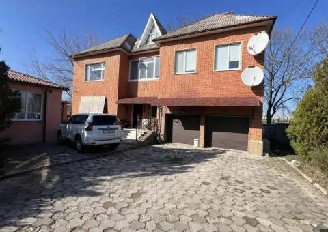 СОБСТВЕННИК !!!  Продам  Дом  230 м2.С бассейном  в Центре Чугуева. - 1/3
