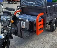 Трицикл  акумуляторний FORTE GP-1200-С