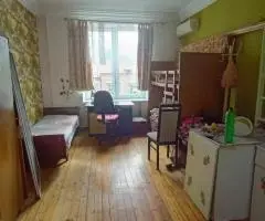 Здається  кімната у гуртожитку
