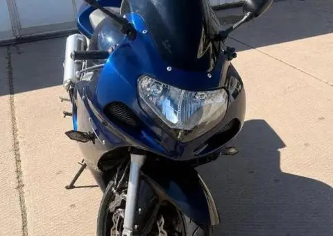 Suzuki gsxr 600 - 2/3