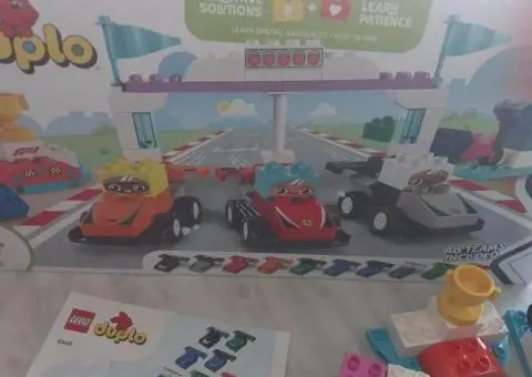 Конструктор LEGO DUPLO Town Автомобілі для перегонів і пілоти команд Формули-1 70 деталей (10445) - 2/3