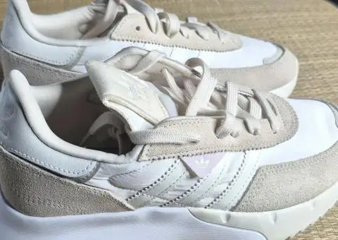 Жіночі кросівки Adidas Retropy Originals(Оригінал)38-23,5 і 38,5-24 см - 1/3