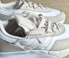 Жіночі кросівки Adidas Retropy Originals(Оригінал)38-23,5 і 38,5-24 см
