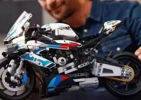 Конструктор Technic BMW M 1000 RR Техникс БМВ мотоцикл, 1920 деталей - 1/3