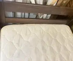 Продам ліжко з матрацом