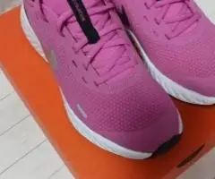Кросівки жіночі.  Nike revolution Оригінал