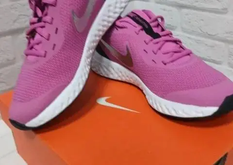 Кросівки жіночі.  Nike revolution Оригінал - 2/3