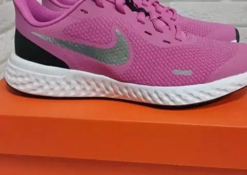 Кросівки жіночі.  Nike revolution Оригінал - 3/3