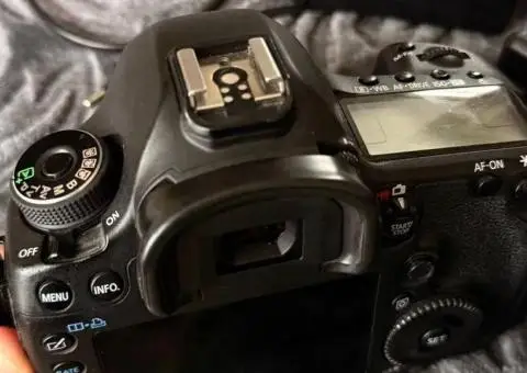 Фотоапарат Canon EOS 5D Mark III + два обʼєктиви, зарядне та інші аксесуари - 2/3