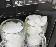 Чорний холодильник Siemens Side by Side з льодогенератором