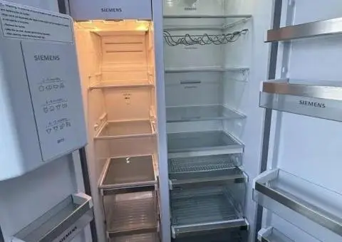 Чорний холодильник Siemens Side by Side з льодогенератором - 2/3