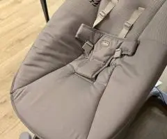 Заколисуючий центр Chicco Comfy Wave