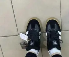 Кросівки жіночі adidas 39 розмір
