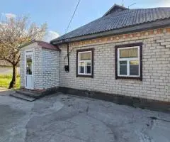Продаж цегляного будинку
