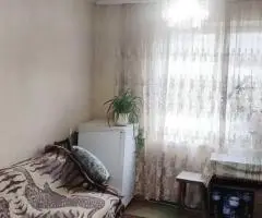 Комната для женщины на Победе-2.  Коммунальные услуги входят в цену