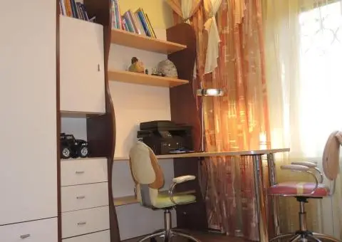Оренда шикарна трикімнатна кімнатна квартира вул. Мілютенка 17 В від  Власника. Перший поверх - 8/10