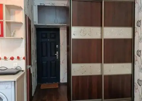 Продам 1 ком. квартиру - студию м. Масельского - 3/3