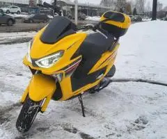 В продажі нові скутери SPARK 125 150