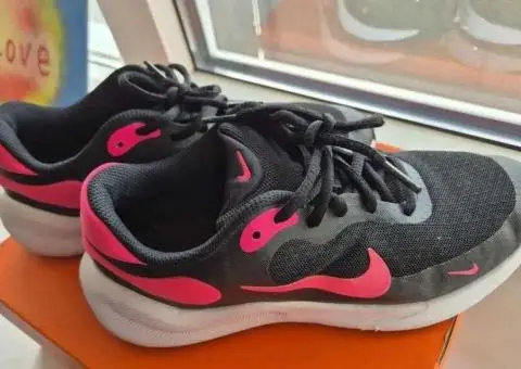 Кросівки Nike Revolution 7 дівчині р.35 устілка 22,5см Б/у стан ідеал - 1/3
