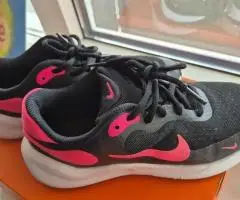 Кросівки Nike Revolution 7 дівчині р.35 устілка 22,5см Б/у стан ідеал