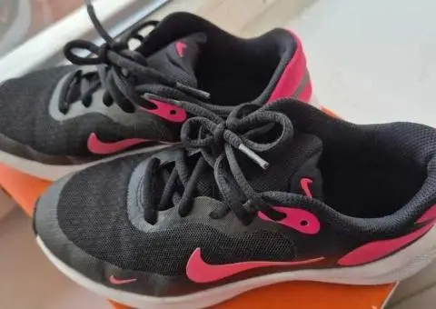 Кросівки Nike Revolution 7 дівчині р.35 устілка 22,5см Б/у стан ідеал - 3/3