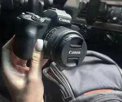 Canon EOS M50 в ідеальному стані