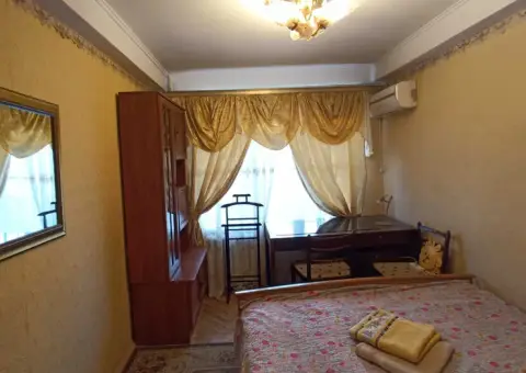Оренда від власника. 4-кімнатна квартира в центрі Києва, метро Печерська. Тривало або подобово - 6/10