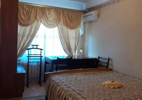 Оренда від власника. 4-кімнатна квартира в центрі Києва, метро Печерська. Тривало або подобово - 7/10