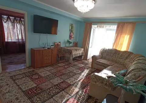 Оренда від власника. 4-кімнатна квартира в центрі Києва, метро Печерська. Тривало або подобово - 9/10