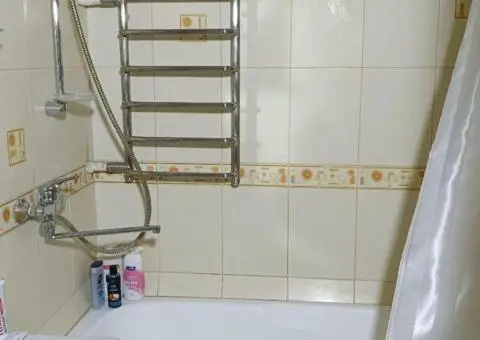 Продам простору двокімнатну. Миколи Голего 5. Без комісії для покупця - 8/10