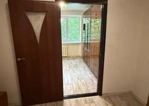 "Продаються дві кімнати - 1/3