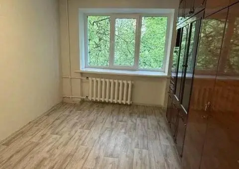 "Продаються дві кімнати - 2/3