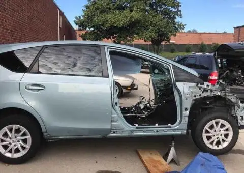 Разборка Toyota Prius v