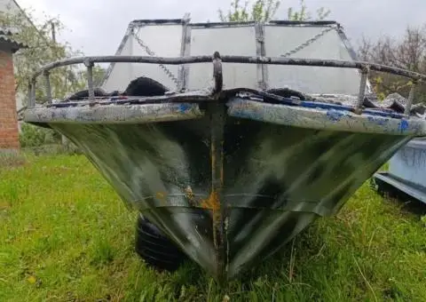 Човен Крим, під ремонт відновлення - 1/3