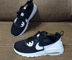 р35.5 NIKE Air Max Motion Детские кроссовки