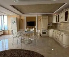 Продам 2-комнатную квартиру с потрясающим видом на море.