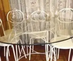 Огромный стеклянный дизайнеский стол