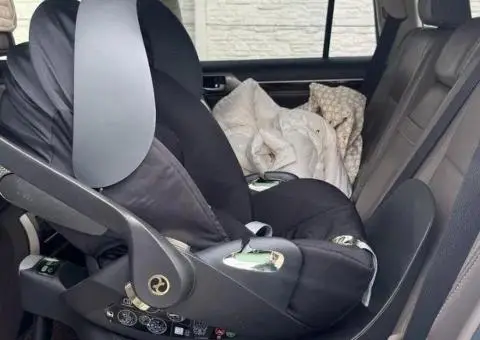 Автокрісло Cybex Cloud T i-Size by Jeremy Scott з підставкою 360 - 1/3