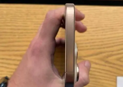 iPhone 16 Pro Max, Desert Titanium, 256 GB - 1/3