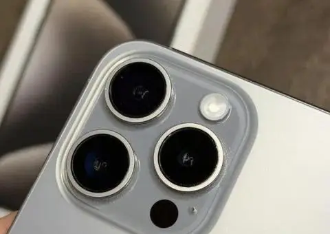 IPhone 15 pro 256 - 2/3