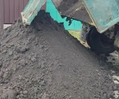 Чернозем земля по городу  пісок відсів вивіс смітя