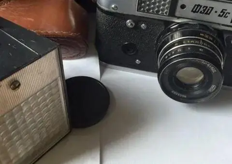 Продам советский плёночный фотоаппарат «ФЭД-5С» с объективом Индустар-61 Л/Д + вспышка - 1/3