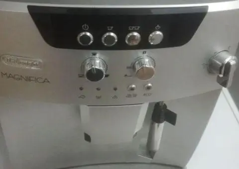 Кофемашина, кофеварка, кавоварка, кавомашина Magnifica - 1/3