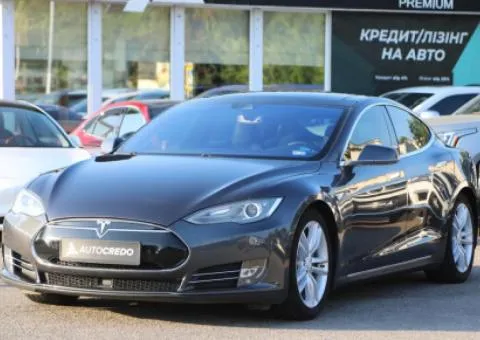 Tesla Model S, 2015