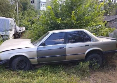 Продам БМВ е30 целиком на запчасти или под восстановление